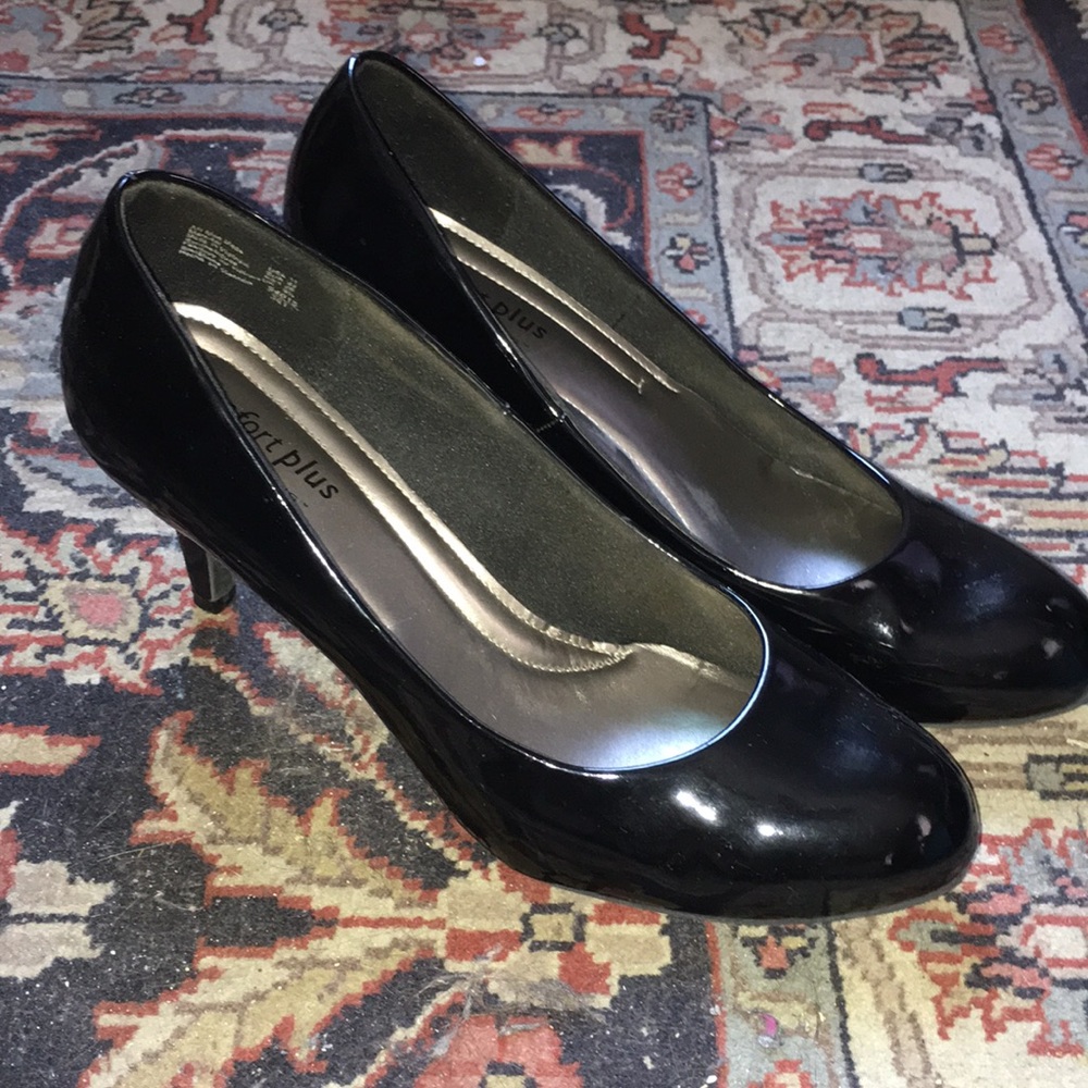 Women’s shiny black pumps size 11 comfort plus